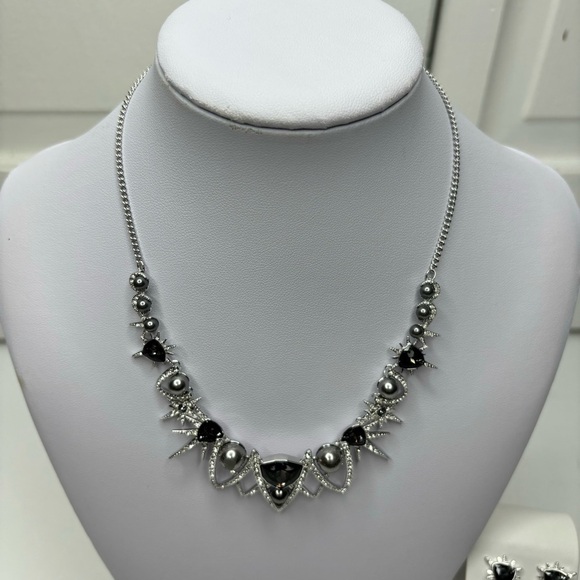 SWAROVSKI Sign Fantastic Floral Spike Necklace & Earring Set - Picture 5 of 10
